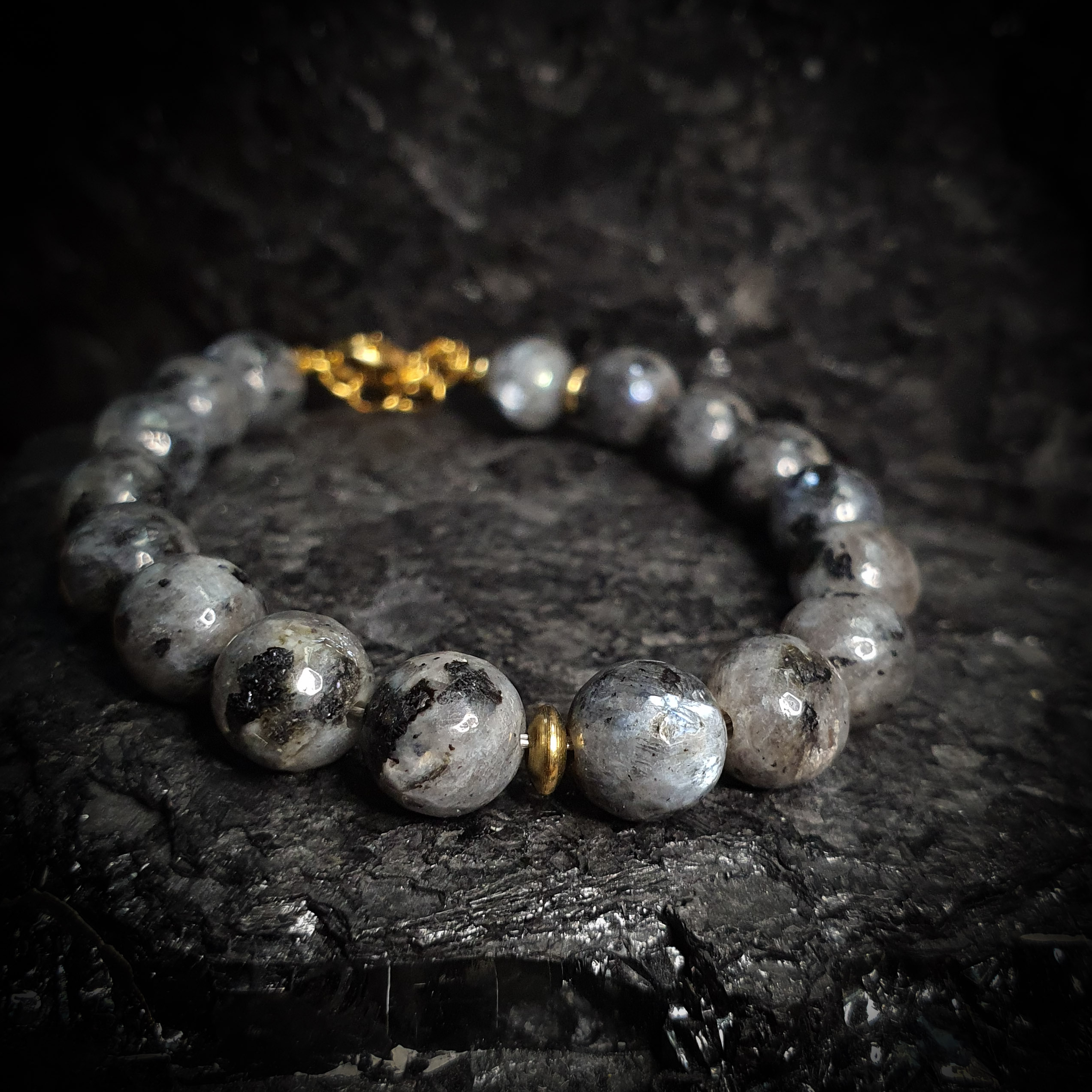 Bransoletka Larvikit